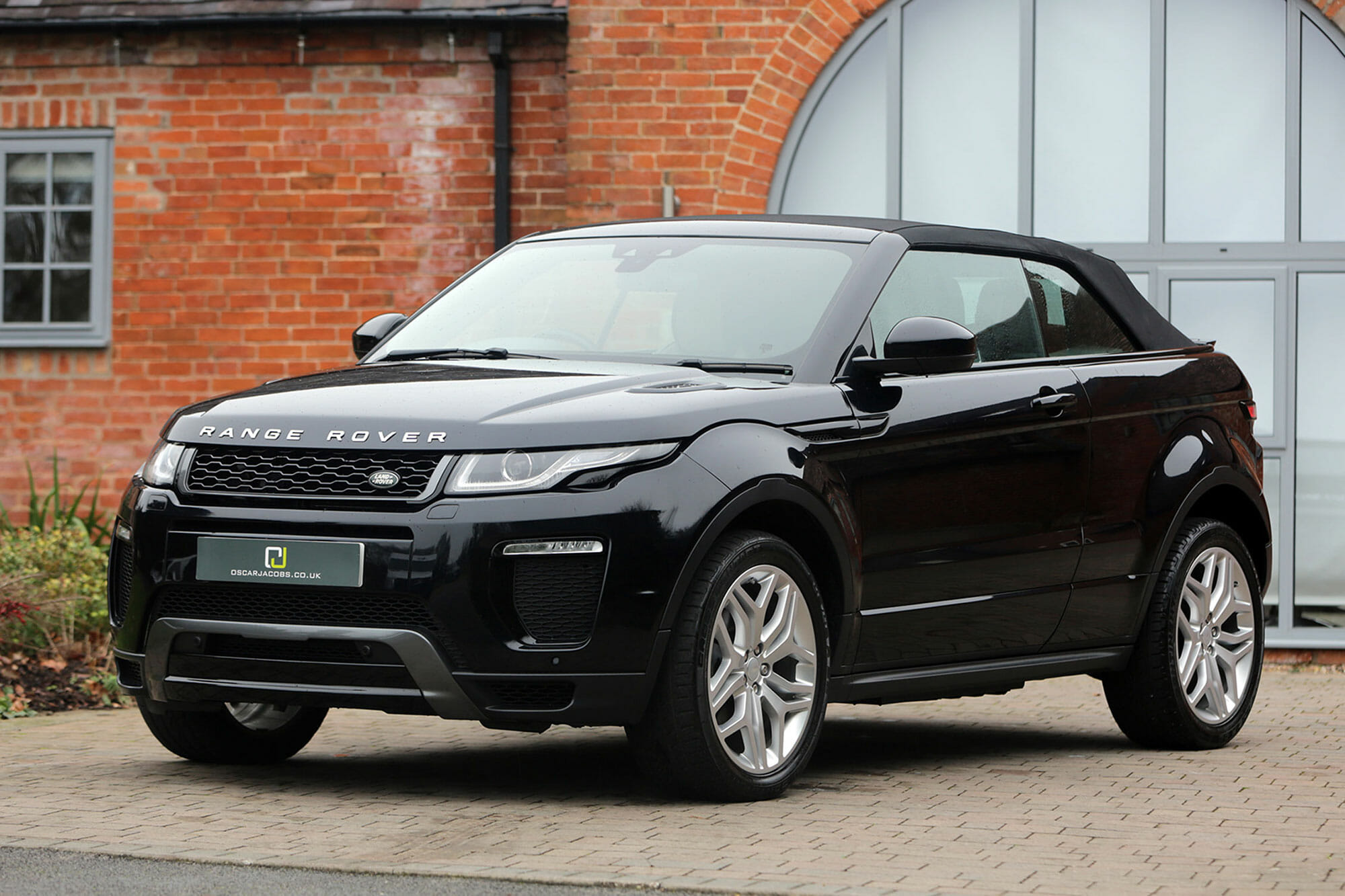 Range Rover Evoque HSE Dynamic Convertible Roof up