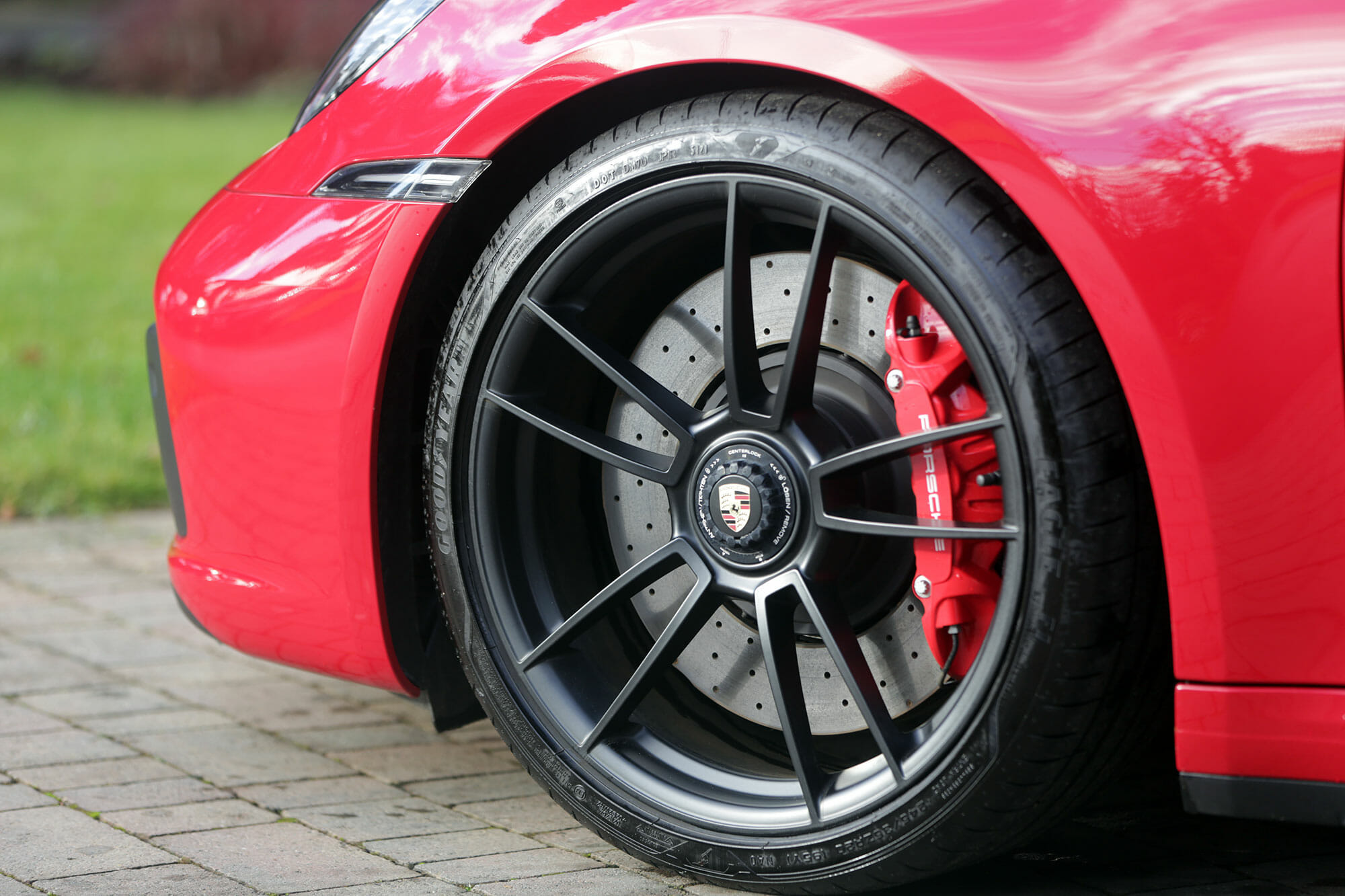 Porsche 911 GTS 22 in Carmine Red Wheel