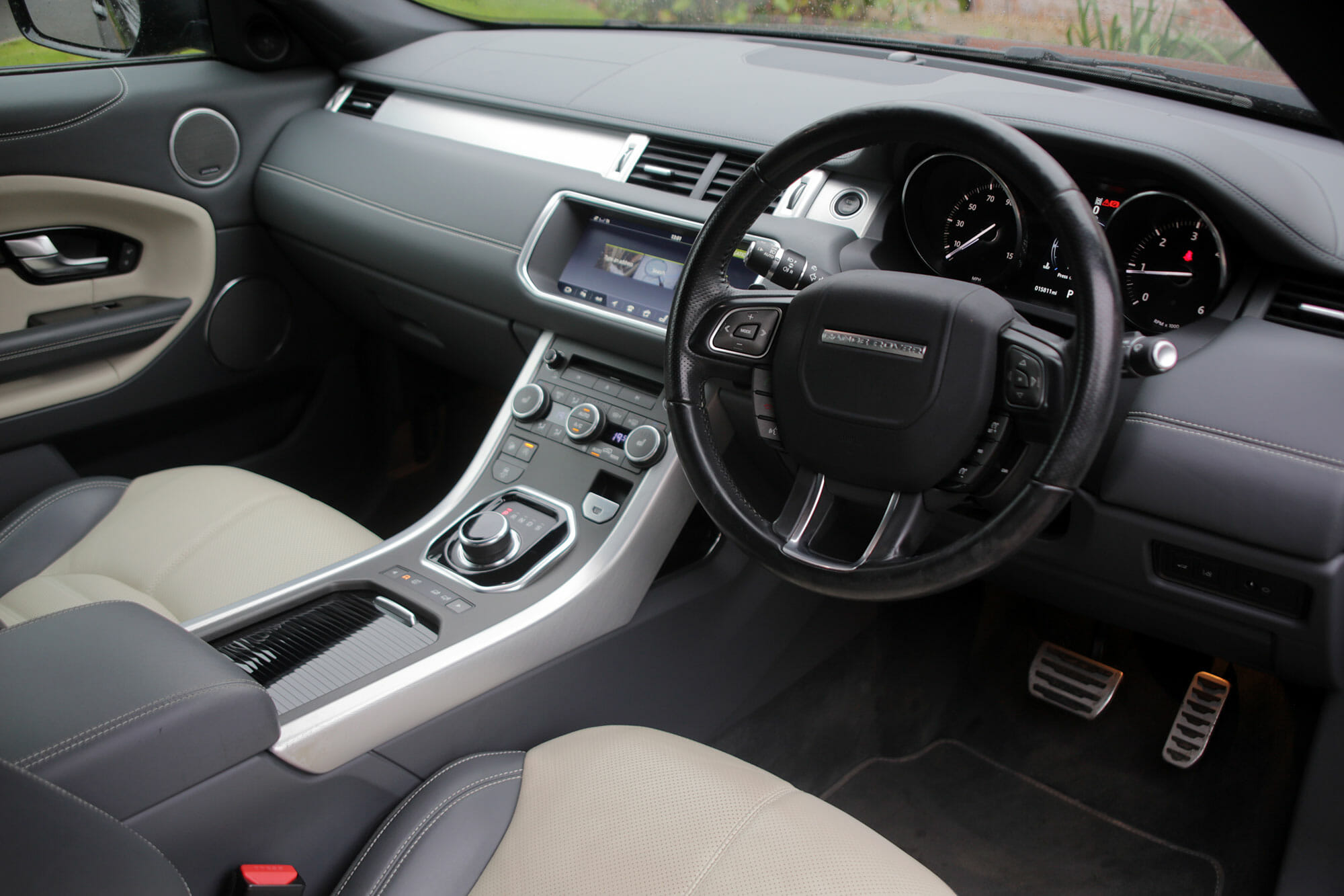 Range Rover Evoque HSE Dynamic Convertible Steering Wheel