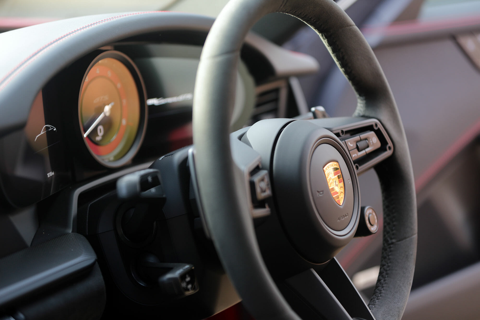 Porsche 911 GTS 22 in Carmine Red Steering Wheel