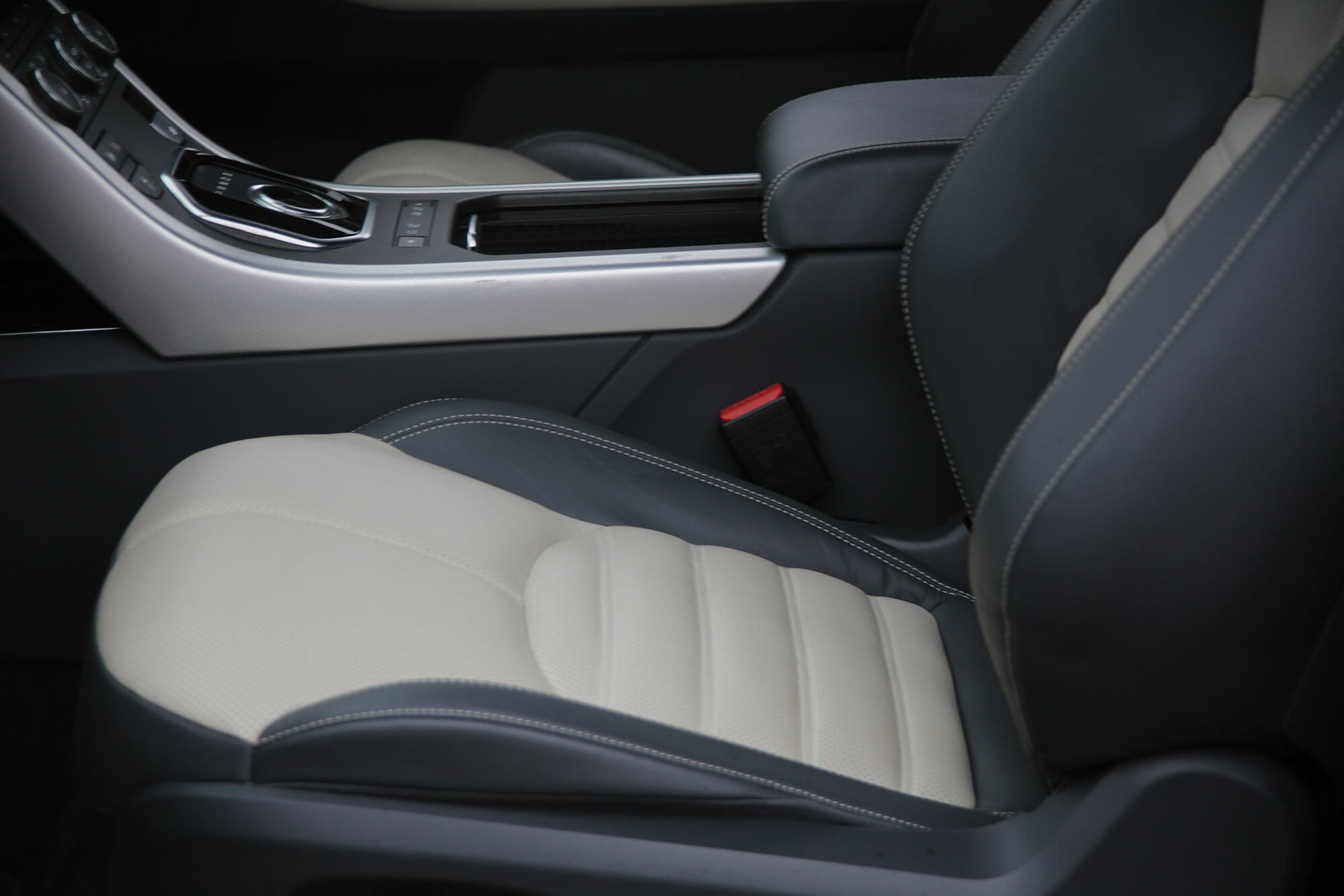 Range Rover Evoque HSE Dynamic Convertible Seat detail