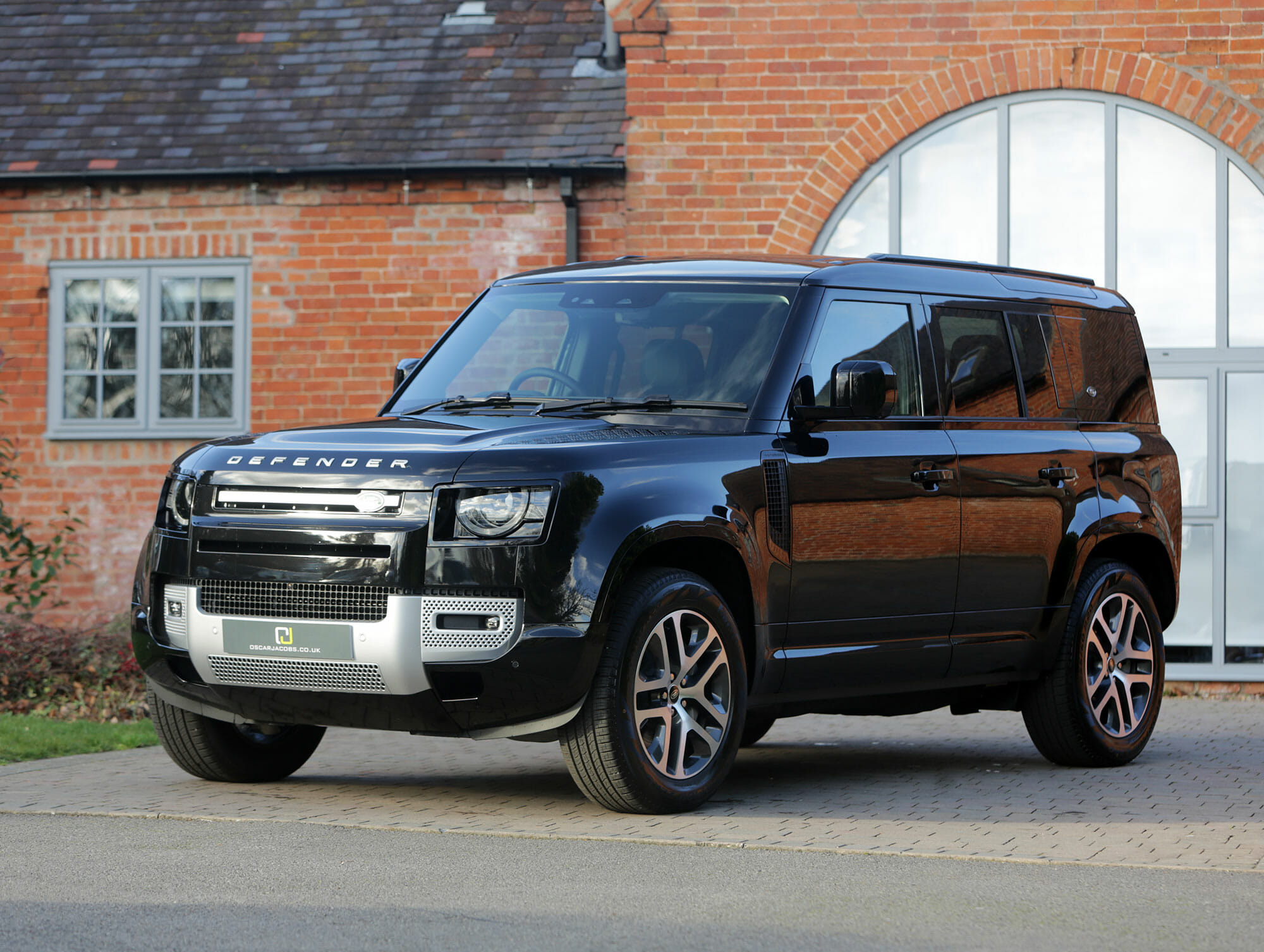 Land Rover Defender XS Edition | Oscar Jacobs