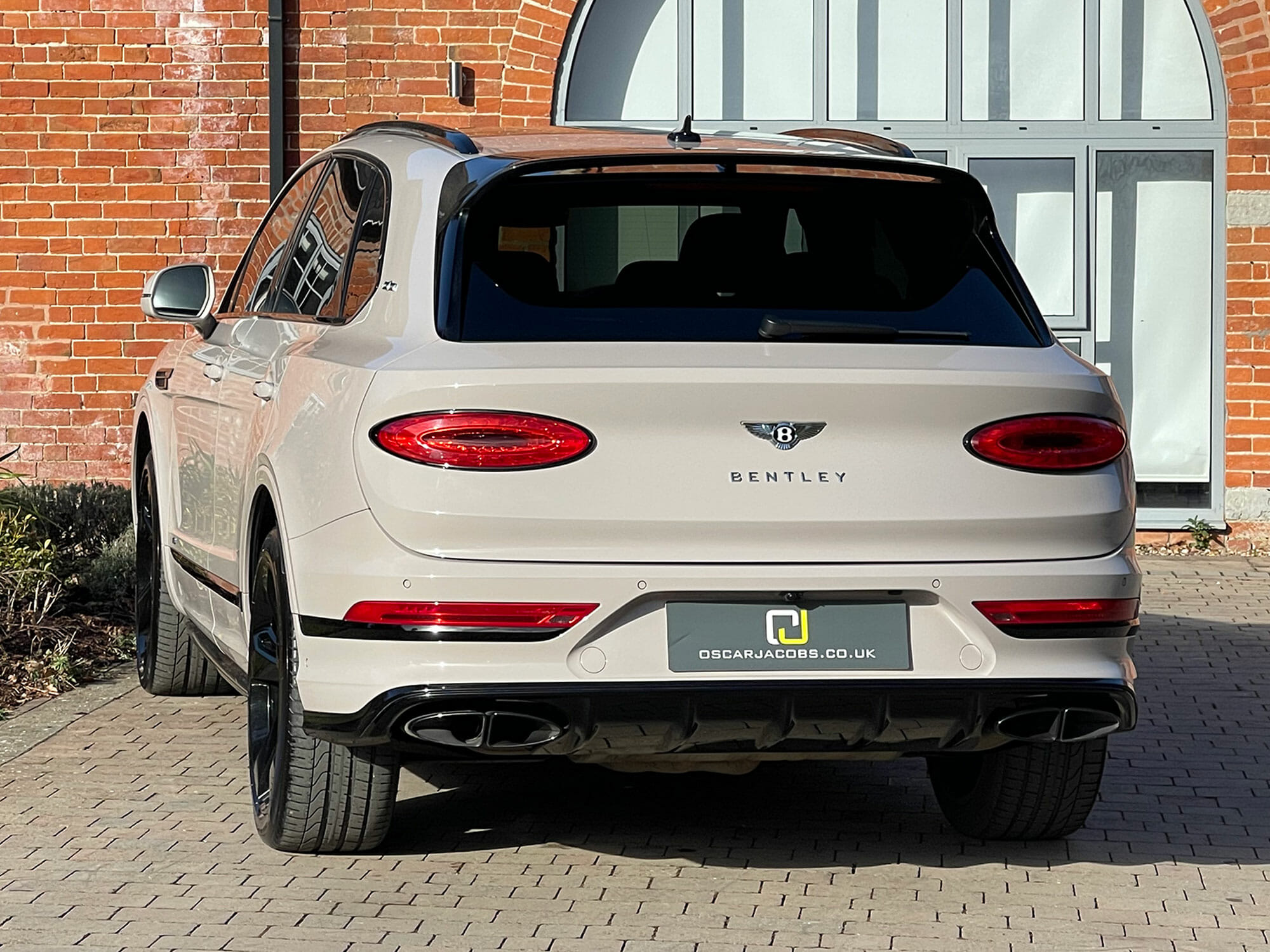 Bentley Bentayga V8 Dove Grey Oscar Jacobs