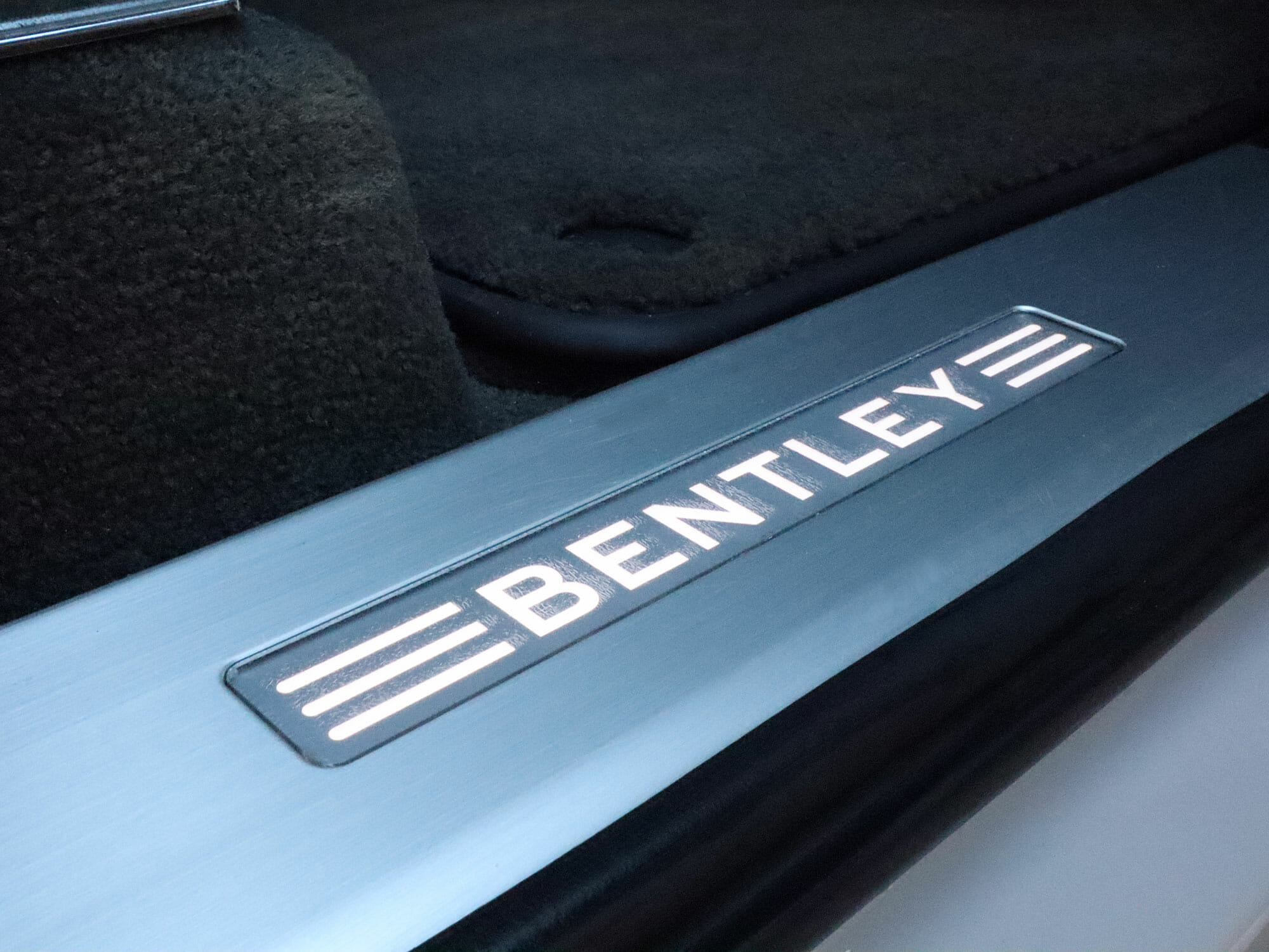 Oscar Jacobs Bentley Bentayga V8 Dove Grey Door Trim