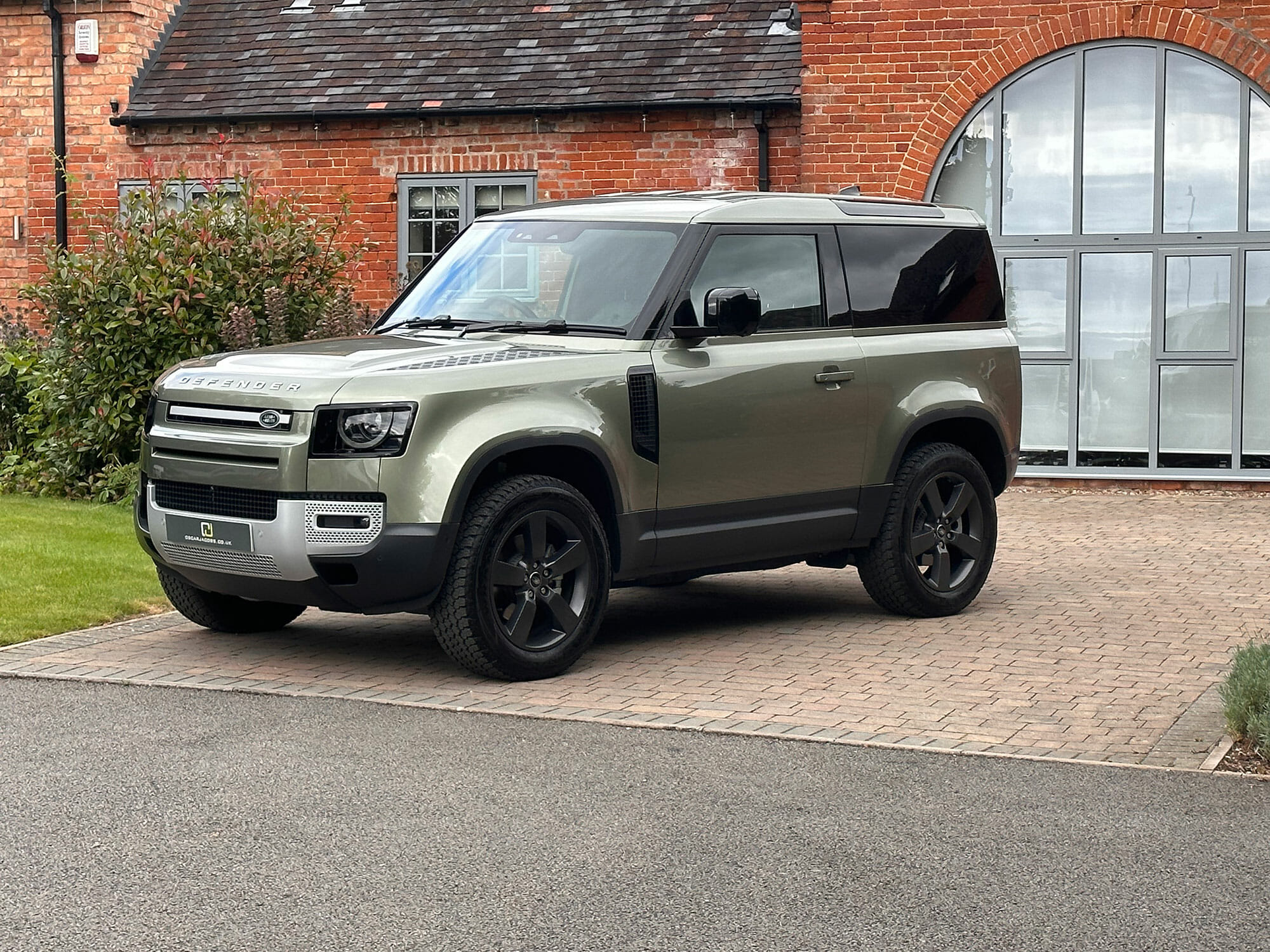 Defender 90 Hard Top D250 SE Dynamic Commercial + VAT - Oscar Jacobs